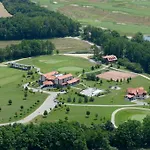 度假村 Bakony - A Felnottbarat - Szarvaskut Vendegpark