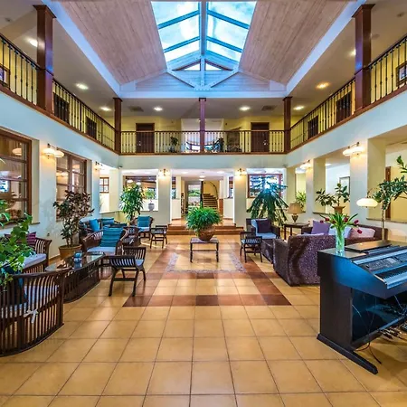 Forest Hills 4*