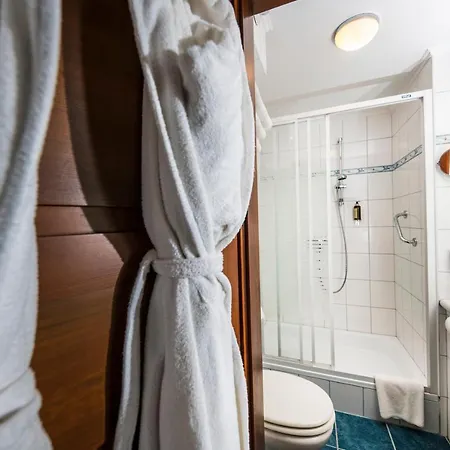 Semesteranläggning (resort) Bakony - A Felnottbarat - Szarvaskut Vendegpark Zirc