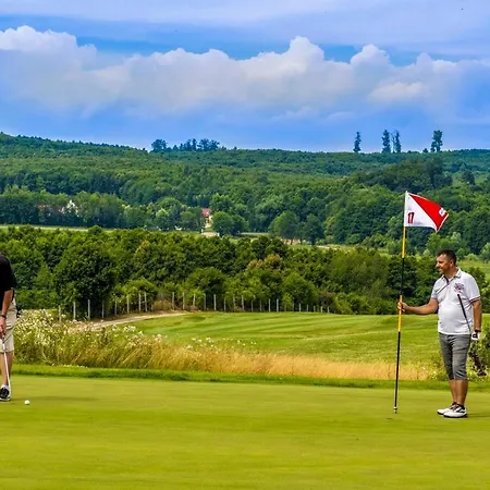 Forest Hills אתר נופש 4*