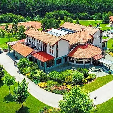 Resort Bakony - A Felnottbarat - Szarvaskut Vendegpark 4*