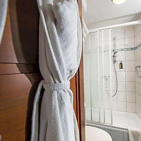 Bakony - A Felnottbarat - Szarvaskut Vendegpark 4* Zirc