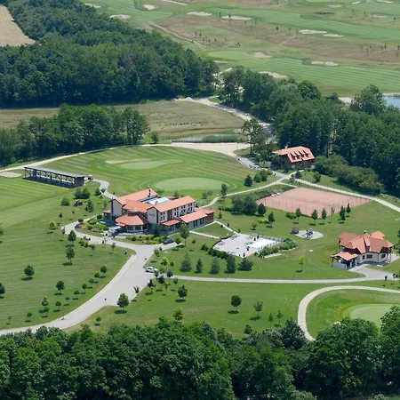 Semesteranläggning (resort) Bakony - A Felnottbarat - Szarvaskut Vendegpark