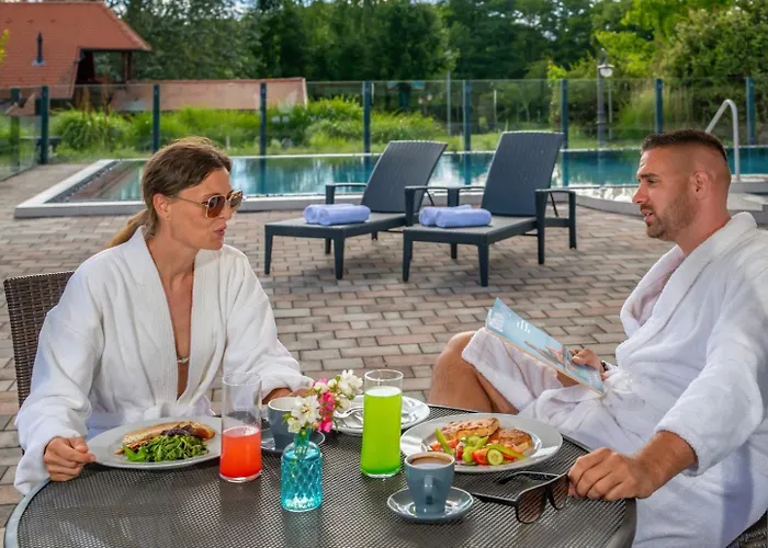 Bakony - A Felnottbarat - Szarvaskut Vendegpark 4* 지르크